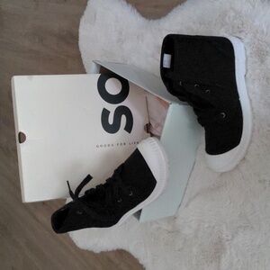 SO Dragonfruit Black Canvas High-top Sneakers